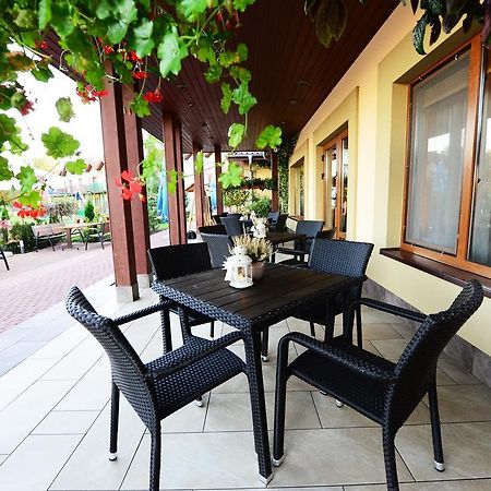 Hotel Daglezja Nad Jeziorem Kornickim Kornik Luaran gambar