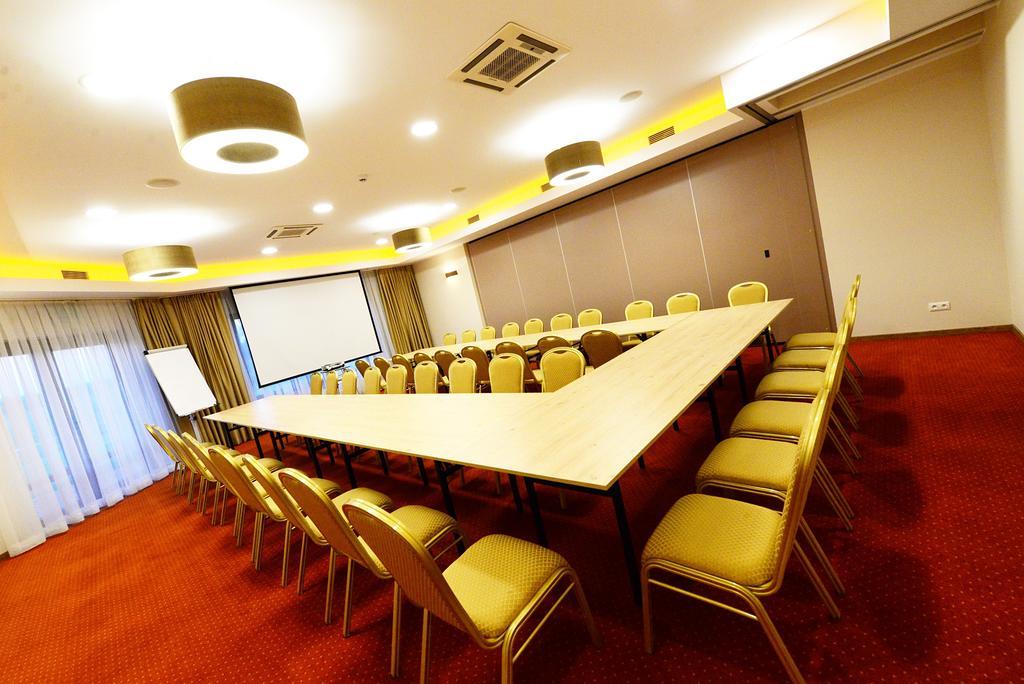 Hotel Daglezja Nad Jeziorem Kornickim Kornik Luaran gambar