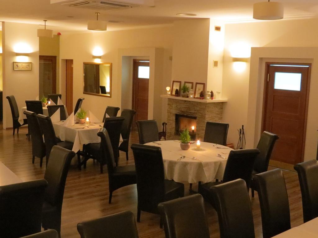 Hotel Daglezja Nad Jeziorem Kornickim Kornik Luaran gambar