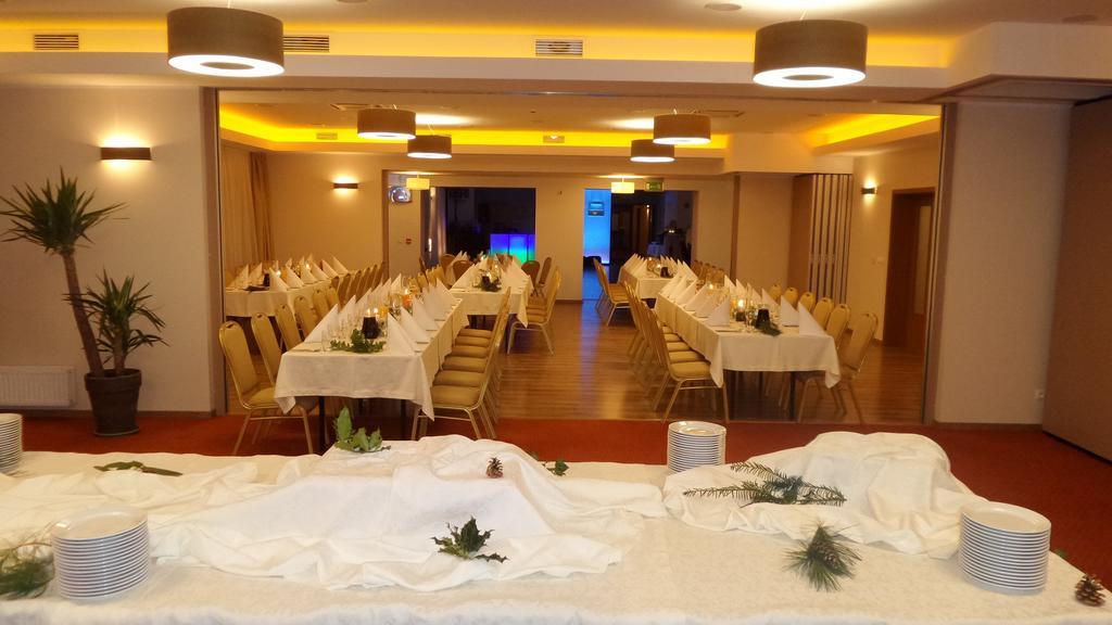 Hotel Daglezja Nad Jeziorem Kornickim Kornik Luaran gambar