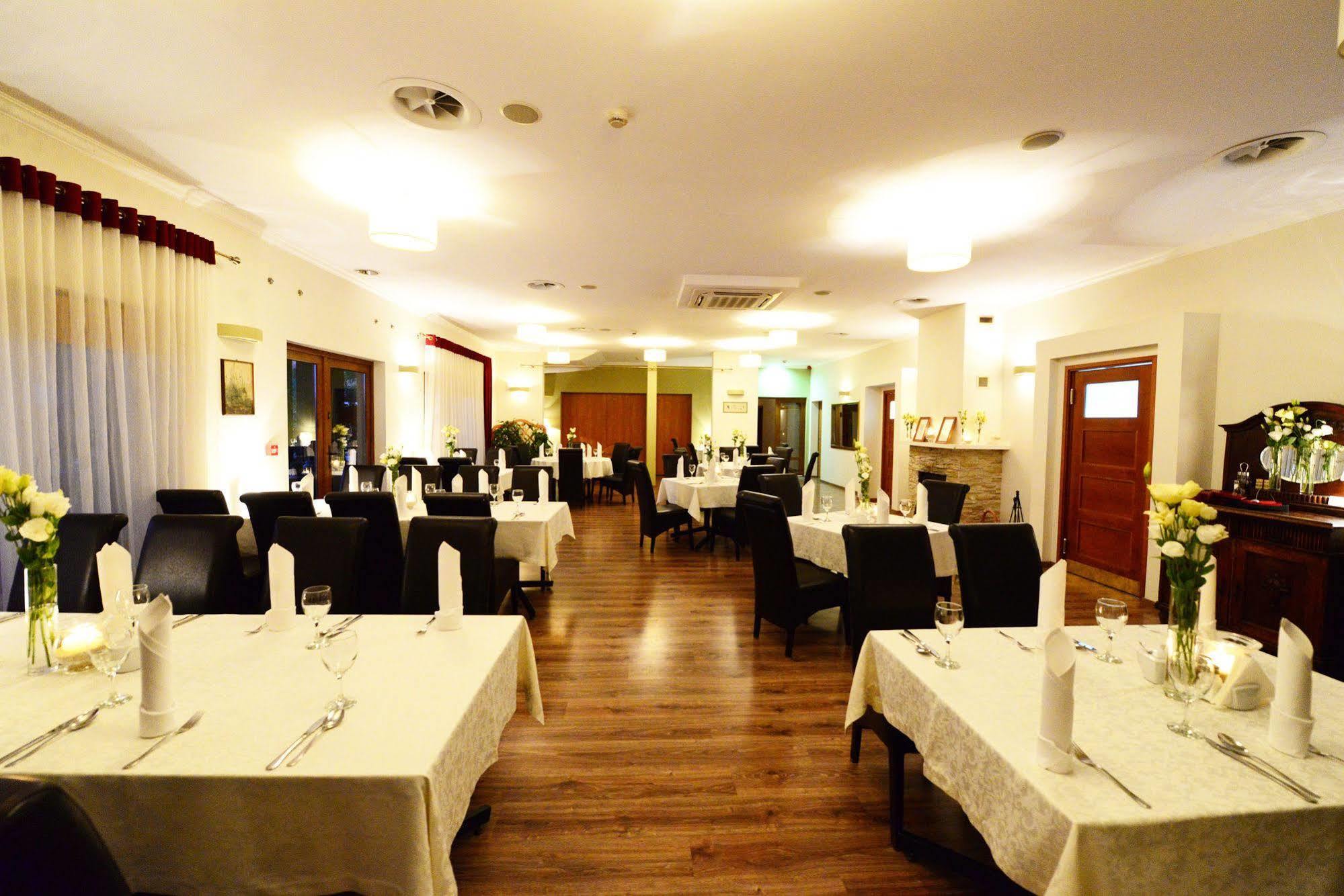 Hotel Daglezja Nad Jeziorem Kornickim Kornik Luaran gambar