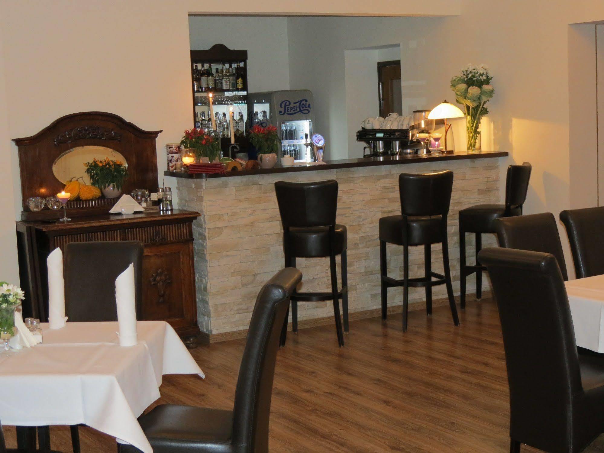 Hotel Daglezja Nad Jeziorem Kornickim Kornik Luaran gambar