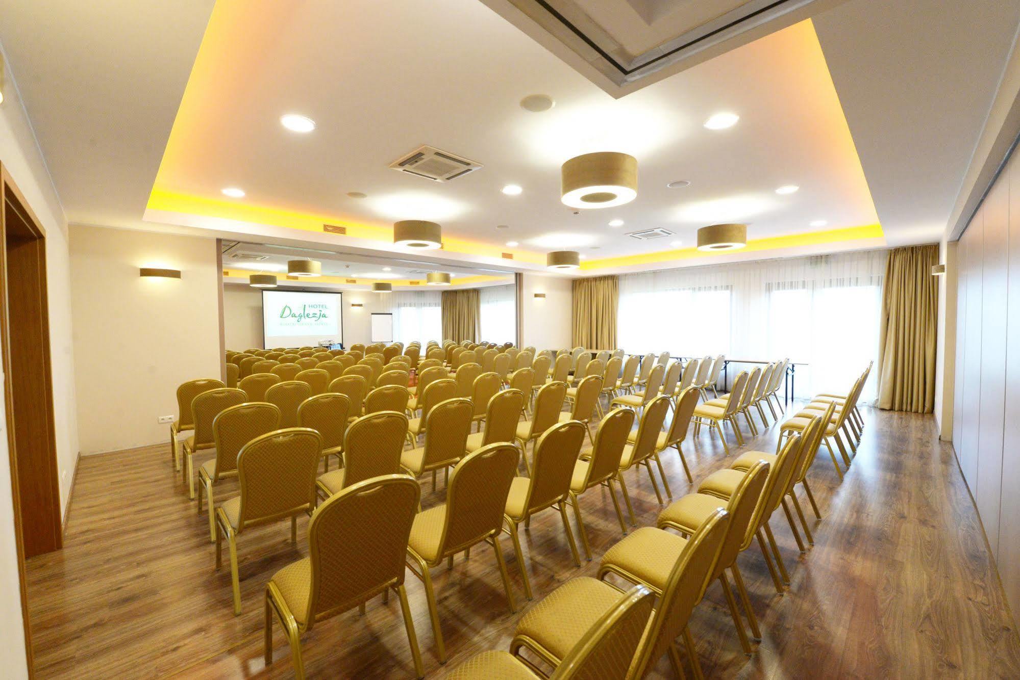 Hotel Daglezja Nad Jeziorem Kornickim Kornik Luaran gambar