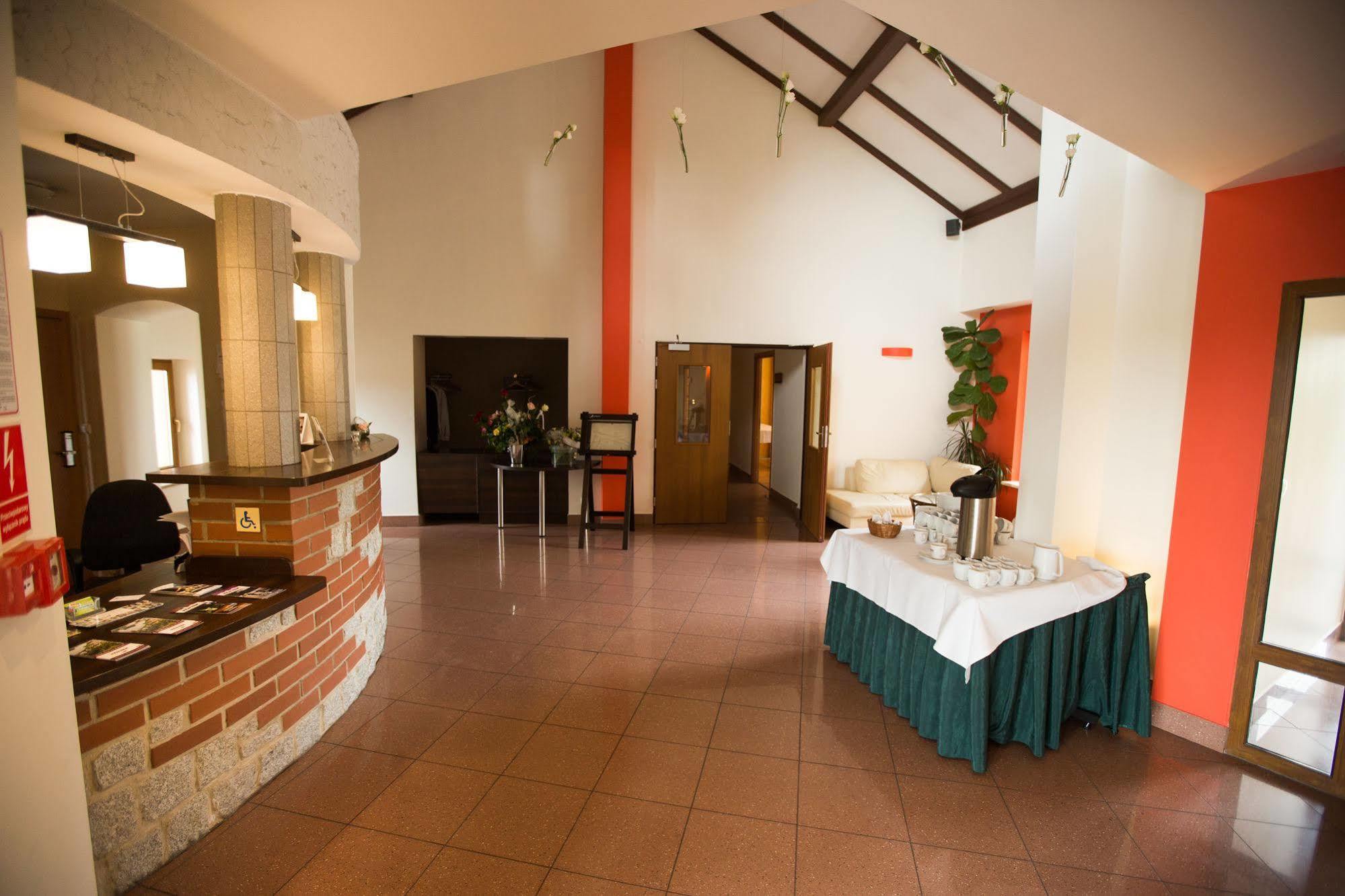 Hotel Daglezja Nad Jeziorem Kornickim Kornik Luaran gambar