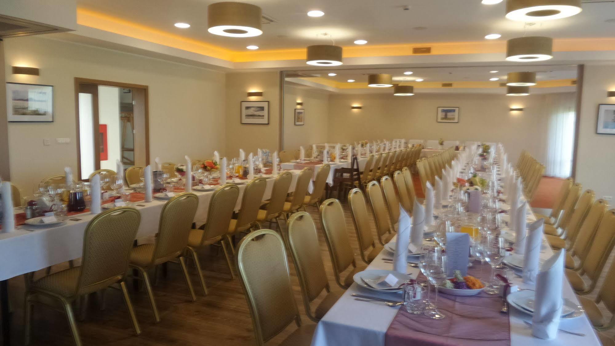 Hotel Daglezja Nad Jeziorem Kornickim Kornik Luaran gambar
