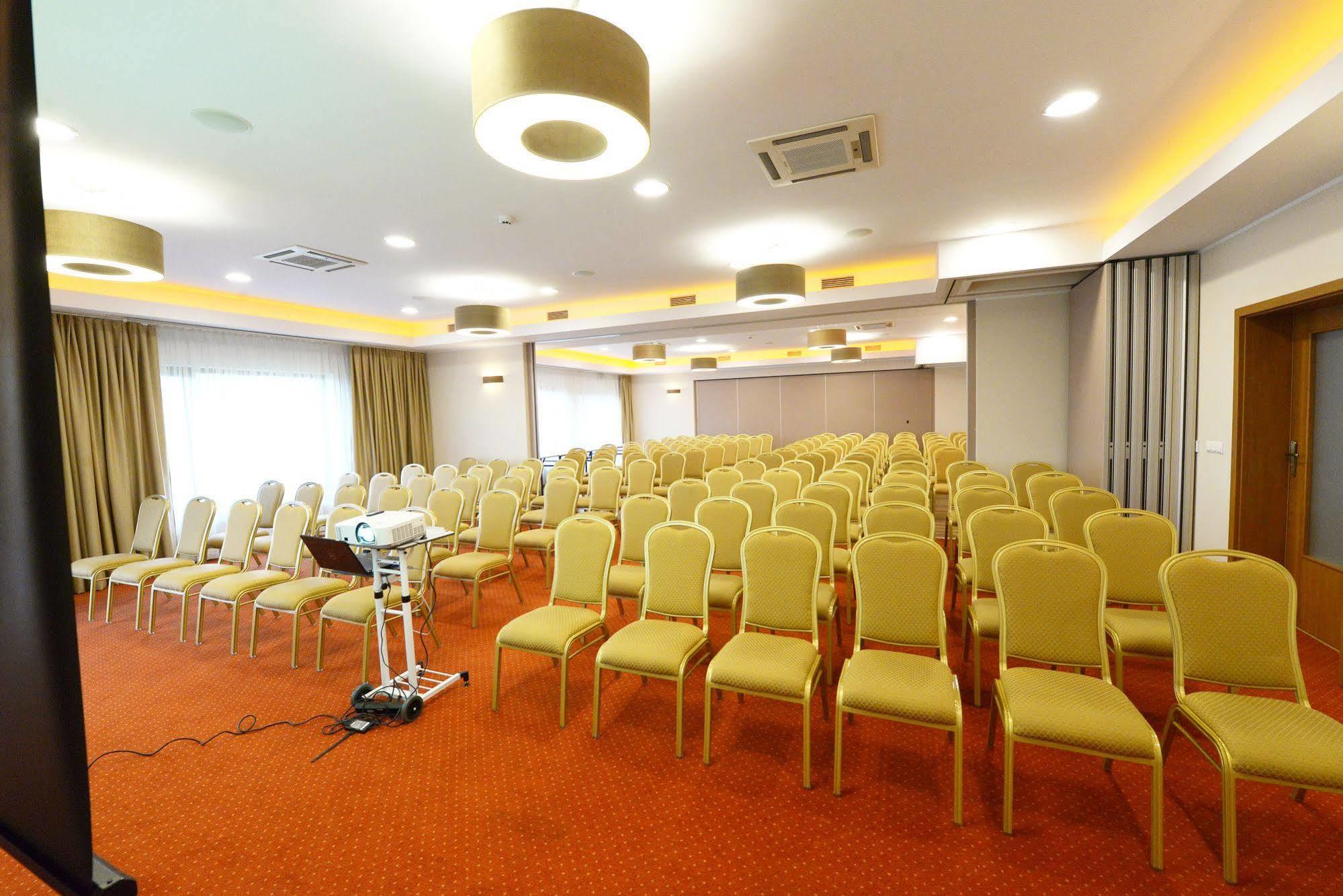 Hotel Daglezja Nad Jeziorem Kornickim Kornik Luaran gambar
